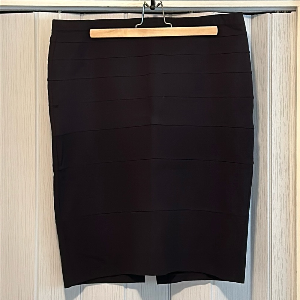 Stretch ribbed pencil skirt